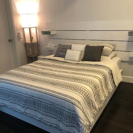 The Palms On Hollywood Apartment